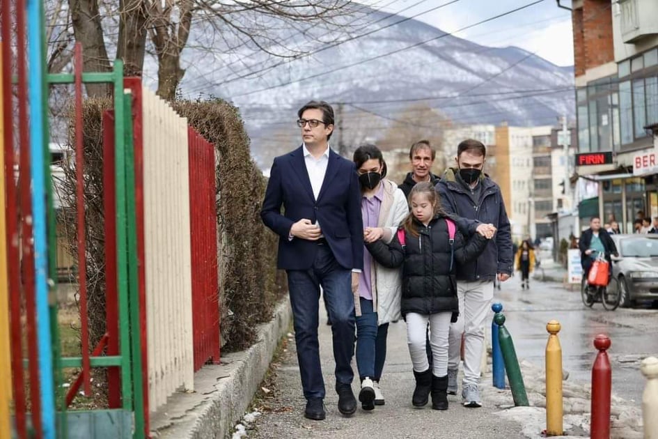  Presidenti i Maqedonisë së Veriut Stevo Pendarovski, ka bërë një gjest tejet të veçantë për Ëmbla Ademin.