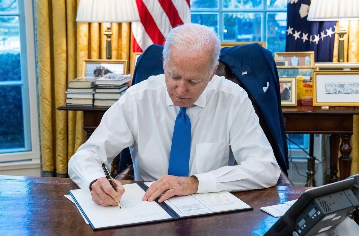  Biden nënshkruan urdhër Ekzekutiv ndaj Rusisë.!