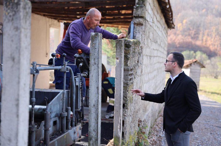  Asfaltohen tetë rrugë në fshatin Haxhaj