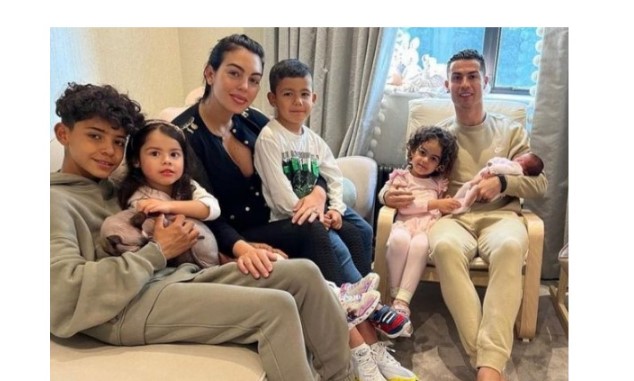  qëndron Cristiano Ronaldo dhe familja e tij në Arabinë Saudite