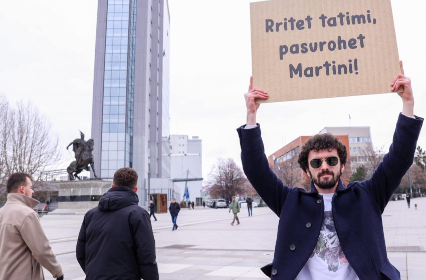  “Rritet tatimi, pasurohet Martini”, Trim Syla proteston para Qeverisë