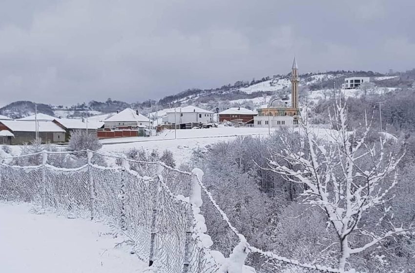  Llovca, më shumë pa ujë se me të