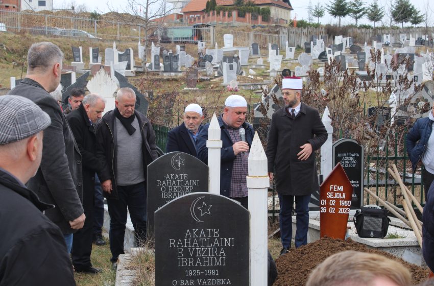  Gjilan: u varros me nderime mësuesi veteran, Fehmi Sejdiu