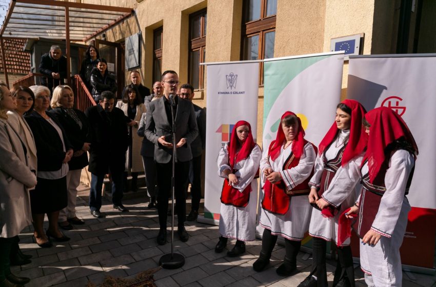  Gjilani nis aktivitetet për shënimin e 15-vjetorit të shpalljes së Pavarësisë, Muzeu Etnologjik pranon veshje kombëtare të punuara nga vajzat me nevoja të veçanta