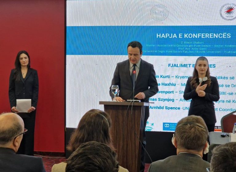  Kurti paralajmëron reformë të thellë e shtim të kapaciteteve në Qendrat për Punë Sociale