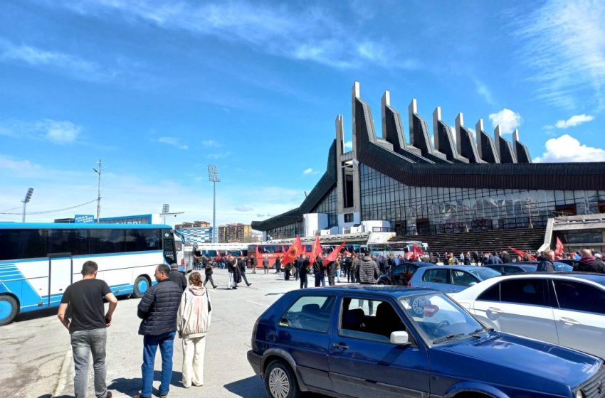  Dhjetëra autobusë në drejtim të Prishtinës, edhe pak fillon Marshi për Drejtësi