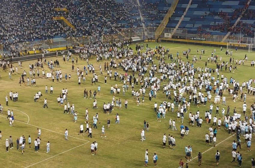  Tragjike: 12 të vdekur dhe mbi 100 të lënduar nga një rrëmujë në stadium