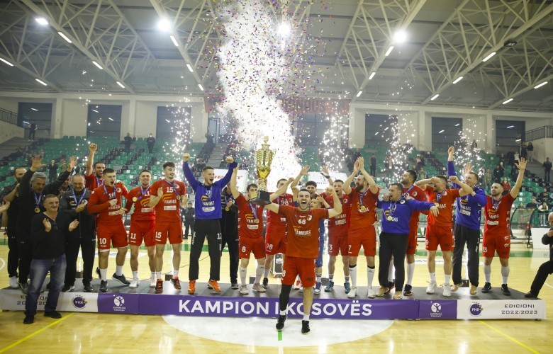  Besa Famgas është kampione e Kosovës në hendboll