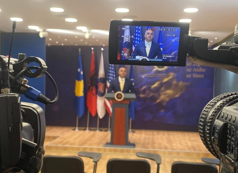  Tahiri: “Askush s’mund ta kërcënojë Kosovën”, komenton betimin e kryetarëve në veri