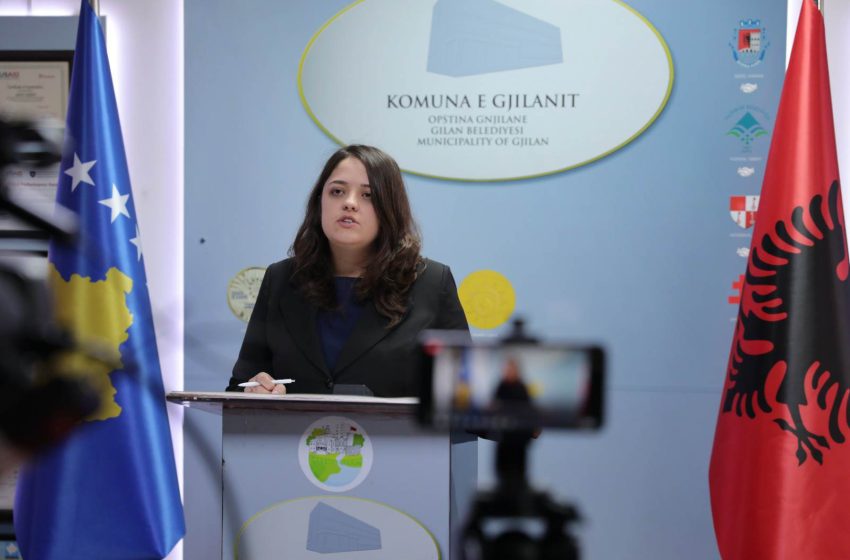  Drejtoresha Doruntina Hasani fton qytetarët e Gjilanit në konsultim publik për Planin e Integritetit Komunal