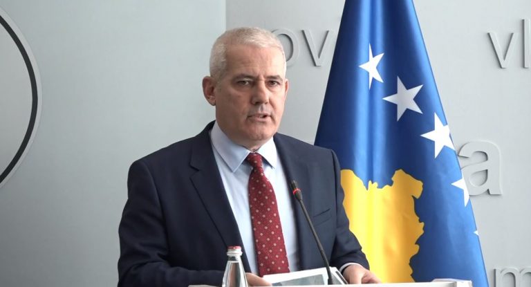  Ministër Sveçla dënon videon që e bëri një polic i Kosovës me të arrestuarin serb