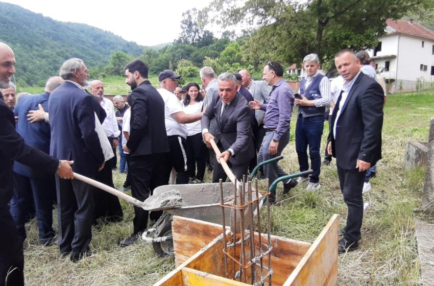  Vëhet gurëthemeli i restaurimit të shtëpisë muze të UÇK-së, në ditëlindjen e heroit Pajazit Ahmeti