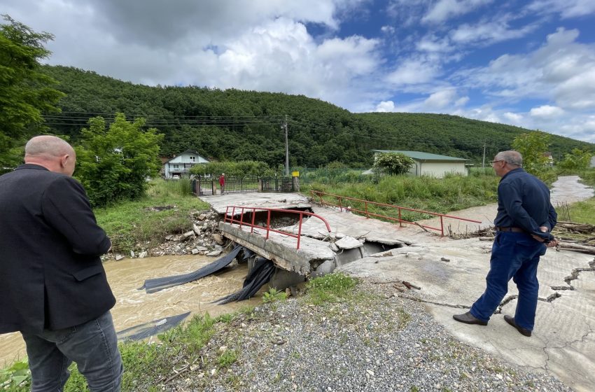  Përfaqësues të LDK-së vizituan fshatin Pogragjë pas vërshimeve si pasojë e reshjeve të shumta të shiut