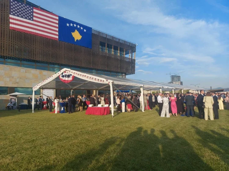  Ambasada amerikane organizon pritje për Ditën e Pavarësisë, Kurti nuk shihet askund