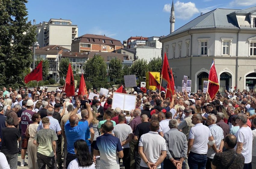  Protestë në përkrahje të Kurtit e Osmanit