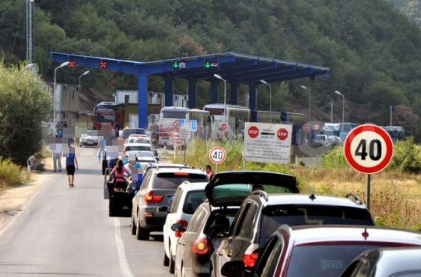  Tollovi në Merdar, pritjet e bashkatdhetarëve për të dalë nga Kosova deri në pesë orë  