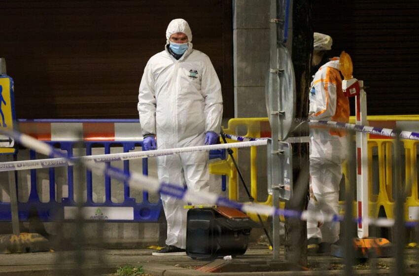  Tifozët e Belgjikës dhe ata të Suedisë mbesin të ngujuar në stadium shkaku i sulmit të dyshuar terrorist