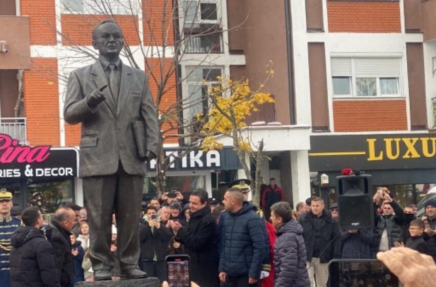  Zbulohet shtatorja e Adem Demaçit në Podujevë, Kurti: Ai e ktheu lirinë në kusht të ekzistencës