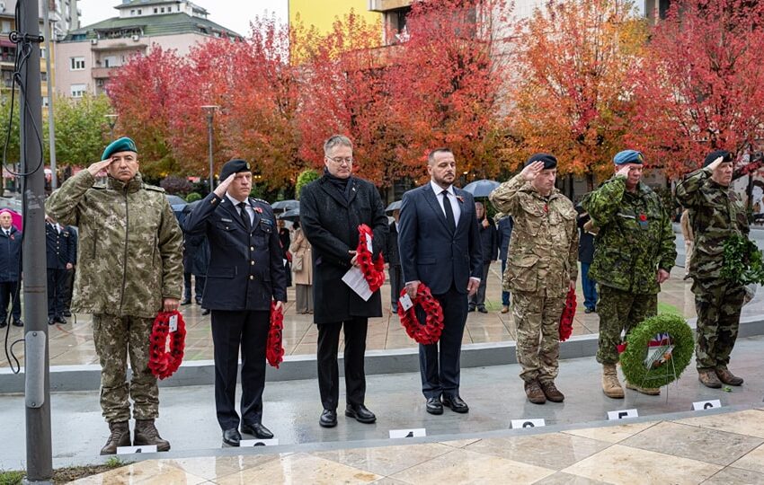  Përkujtohen ushtarët britanikë që humbën jetën në Kosovë