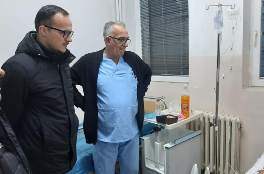  Gjilan: Plagoset një zyrtar i pyjeve – Kryetari Hyseni me bashkëpuntorë e vizitojnë në spital – gjendja e tij jashtë rrezikut për jetë  