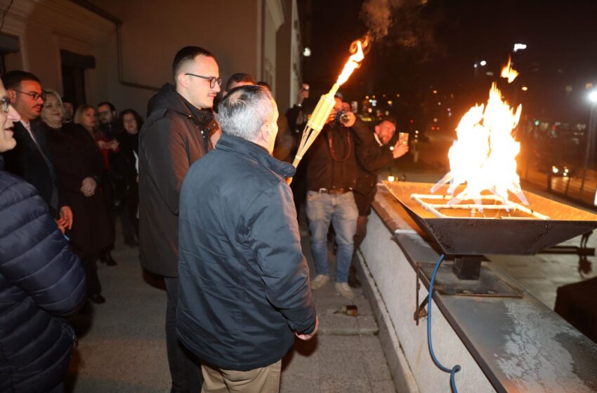  Ndizet Flakadani i “Flakës së Janarit 2024” – Kryetari Hyseni: “Flaka…” përvec karakterit artistik, ka vlerën e historisë e peshën e madhe të trashëgimisë ndër breza