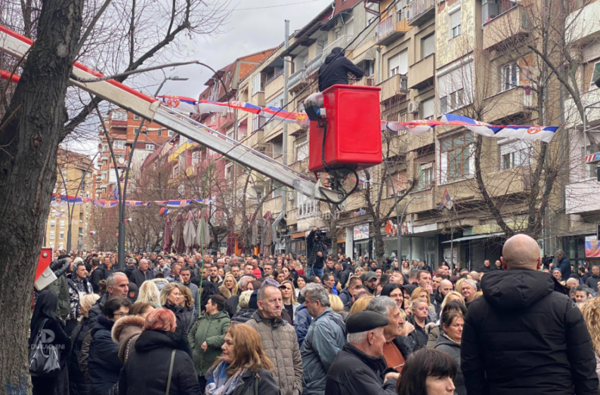  Serbët në veri protestojnë kundër ndalimit të dinarit