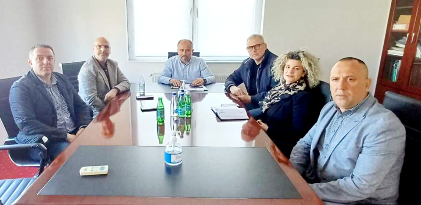  Menagjmenti i Spitalit të Përgjithshëm në Gjilan takon drejtorin e Përgjithshëm të SHSKUK, Mr. Ph. Elvir Azizin