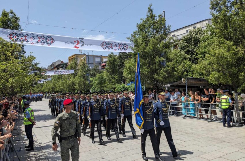  Nis parakalimi i ushtarëve të FSK-së dhe pjesëtarëve të Policisë së Kosovës