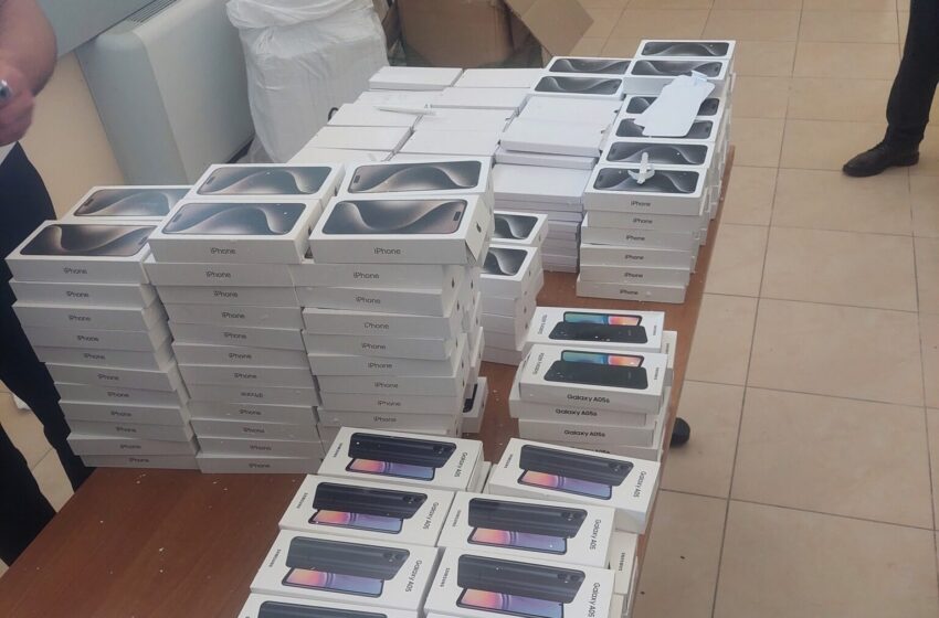  Dogana sekuestron 260 “Iphone” dhe 55 Samung në Vermicë, vlera e mallit mbi 250 mijë euro