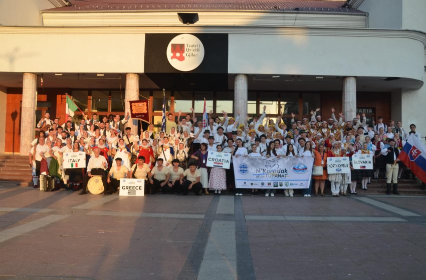  Parada e Festivalit Ndërkombëtarë “N’Karadak Krisin Tupanat”, në qytetin e Gjilanit