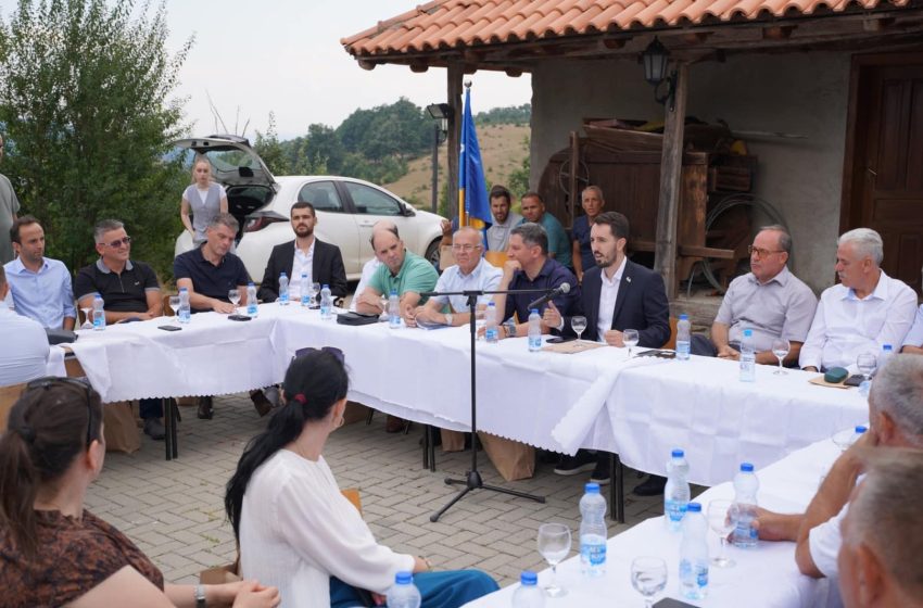  Tryezë diskutimi me personalitetet që nderojnë Kamenicën në kuadër të Kamenica Summer Fest