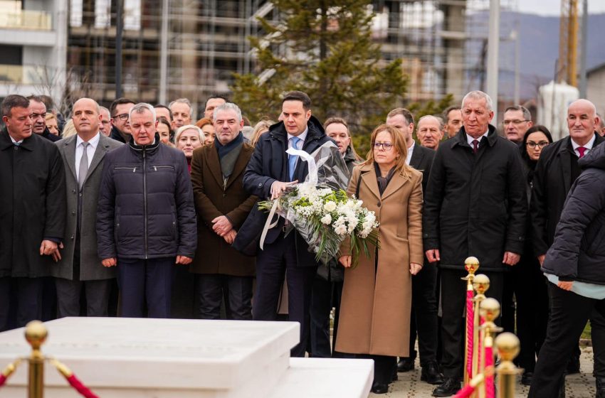  Abdixhiku: Trashëgimia e Rugovës, frymëzim për të ardhmen e Kosovës