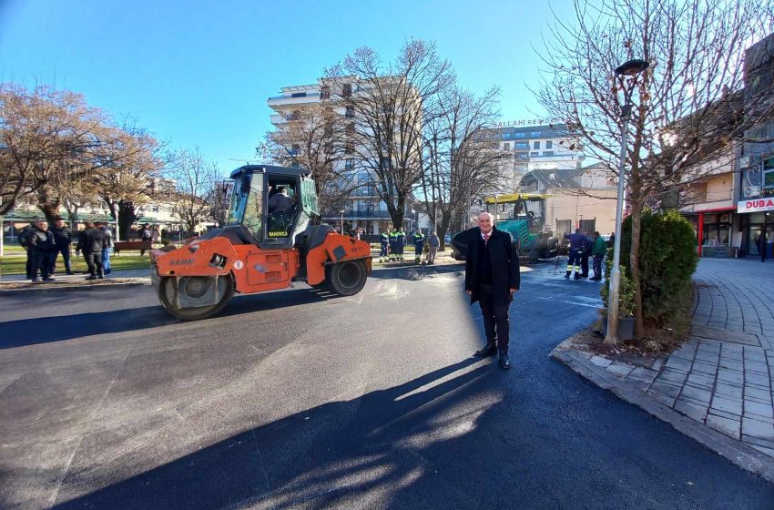  Punimet në sheshin e qytetit afër përfundimit