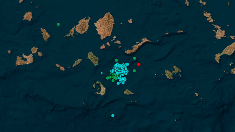  Santorini në panik/ Regjistrohen të pakten 10 lëkundje në 1 orë, shqetësohet dhe Turqia! Sizmologët paralajmërojnë për një cunam të mundshëm