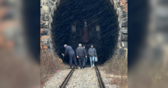  Treni i linjës Prishtinë – Pejë prishet brenda tunelit, udhëtarët detyrohen të zbresin