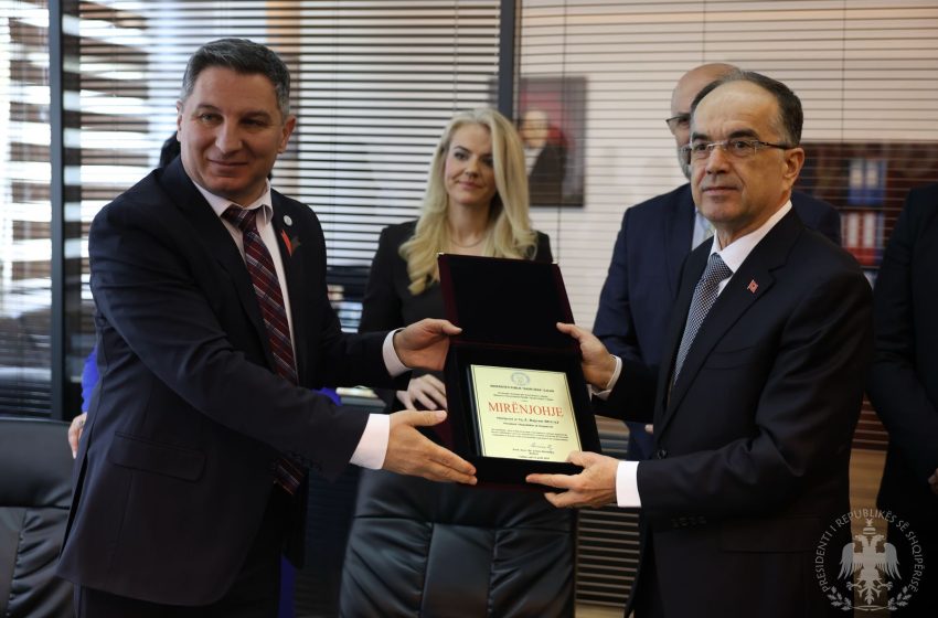  Presidenti i Shqipërisë Sh.T.Z. Bajram Begaj nderohet me titullin “Doctor Honoris Causa” nga Universiteti Publik “Kadri Zeka” në Gjilan