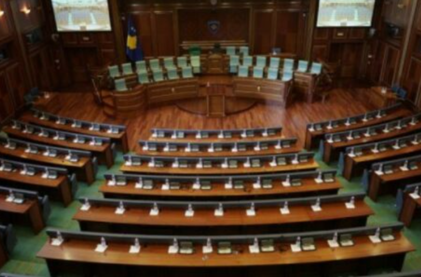 Deputetët kanë marrë pagën bazë 1500 euro, por a marrin mëditje për seancat e dështuara? – Mediat raportojnë me pompozitet e bujë të madhe