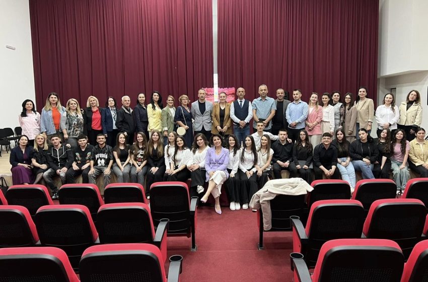 Gjimnazi ” Zenel Hajdini” shënoi edhe një përvjetor – Fjala e drejtorit, Jeton Rexhepi