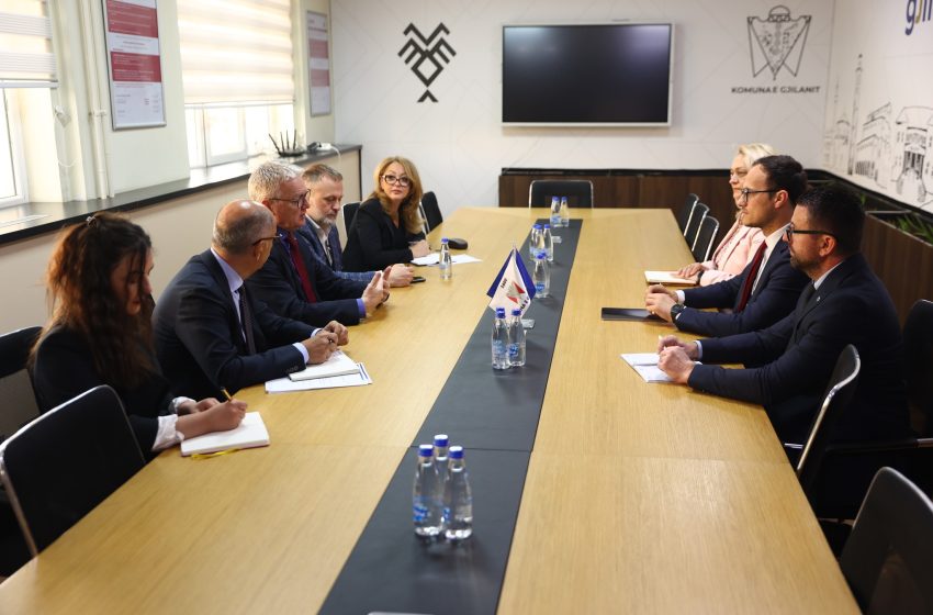 Kryetari i Komunës Alban Hyseni priti në takim Shefin e Misionit të OSBE-së në Kosovë, z. Gerard McGurk