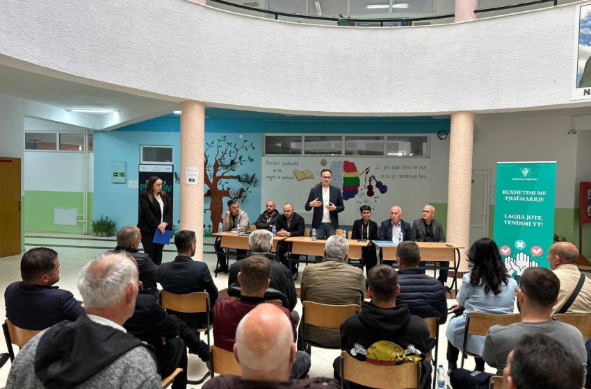 Gjilan: Buxhetimi me pjesëmarrje – Kryetari Hyseni me drejtorët e kabinetit takojnë banorët e lagjes së tetë