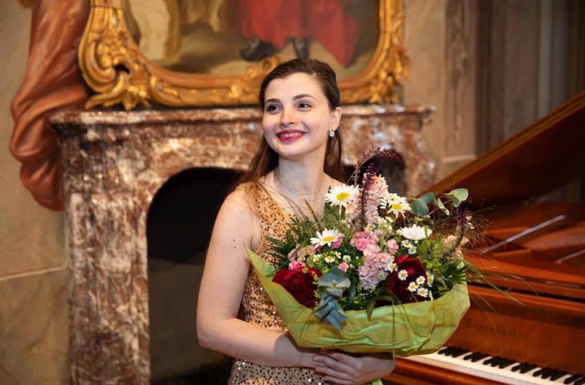 Artistja nga Gjilani, Fatjona Maliqi “rrëmben” çmimin “Münster Stella Award Klassik 2025” për arritjet internacionale dhe akademike