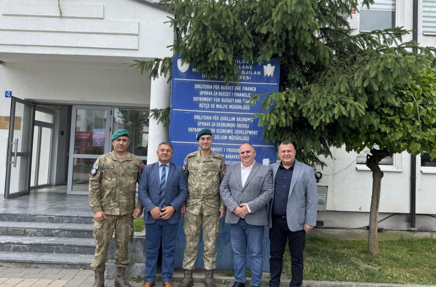 Drejtori për Zhvillim Ekonomik, Enver Shabani dhe Drejtori i Bujqësisë, Bajram Isufi pritën në takim përfaqësuesit e KFOR-it Turk në Gjilan