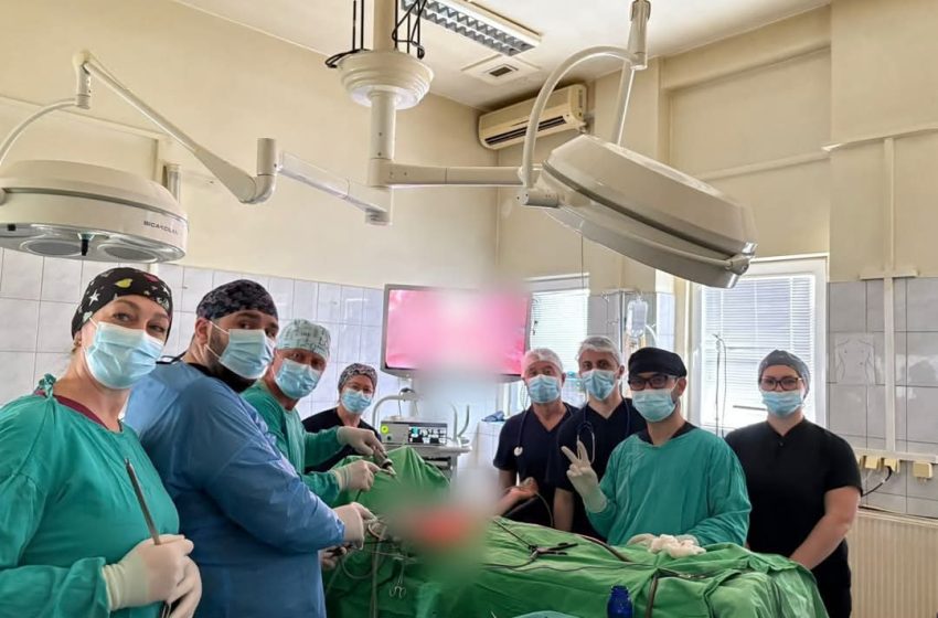 Në Spitalin e Përgjithshëm në Gjilan, kryehet operacion i rrallë e kompleks