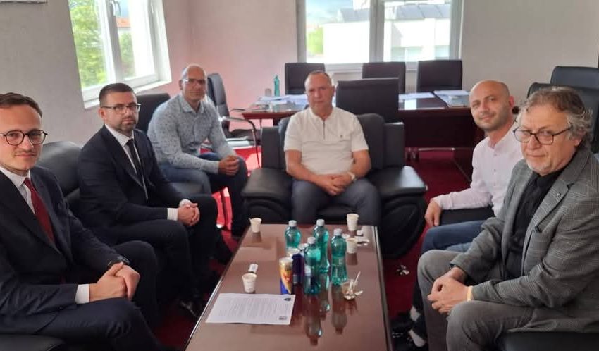 Kryetari i Komunës së Gjilanit Alban Hyseni i ofron përkrahje të plotë Drejtorit Ekzekutiv të Spitalit të Përgjithshëm në Gjilan, Dr. Afrim Canës