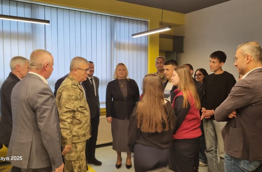 Gjenerali i Ushtrisë turke viziton Gjilanin, pritet nga nënkryetarja Leonora Morina Bunjaku