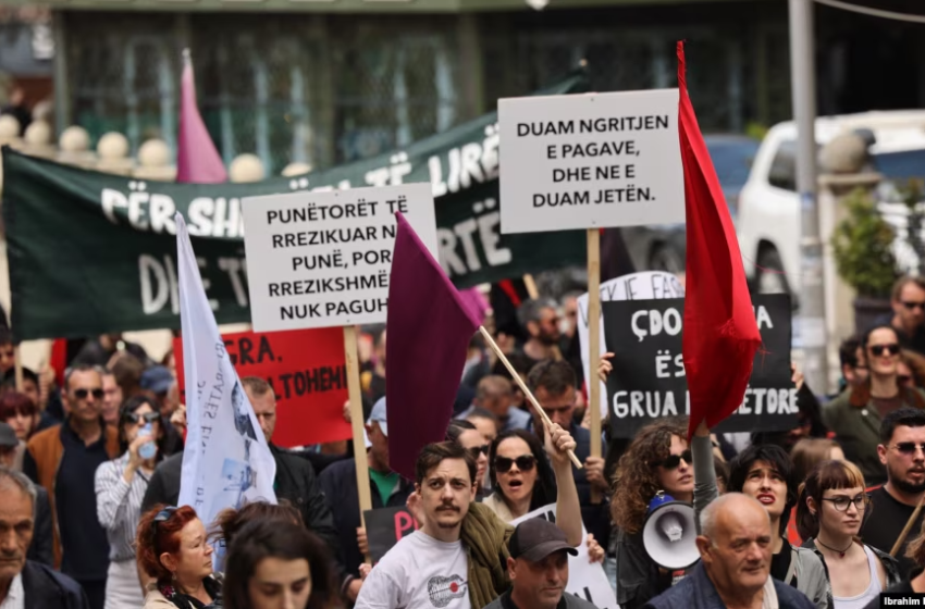 Punëtorët në Kosovë protestojnë për të drejtat e tyre, kërkojnë rritjen e pagave