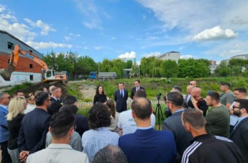 Kurti dhe zëvendësministrja në Gjilan: Stadiumi i qytetit do të përfundojë në vitin 2027