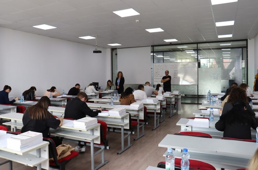  Mbahet testi me shkrim i kandidatëve për bashkëpunëtorë profesionalë