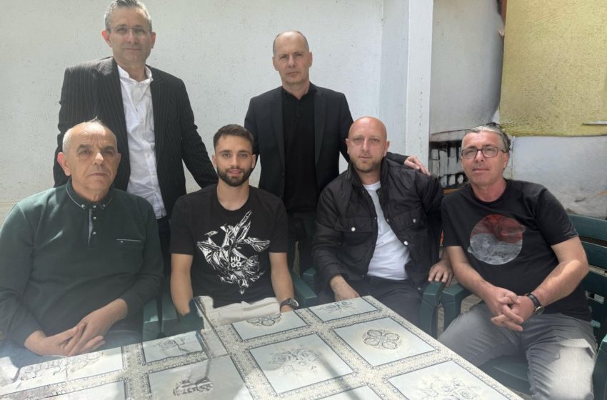 Gazetarët nga Gjilani vizitojnë Oltion Bilallin: Futbollisti drejt rikuperimit të plotë