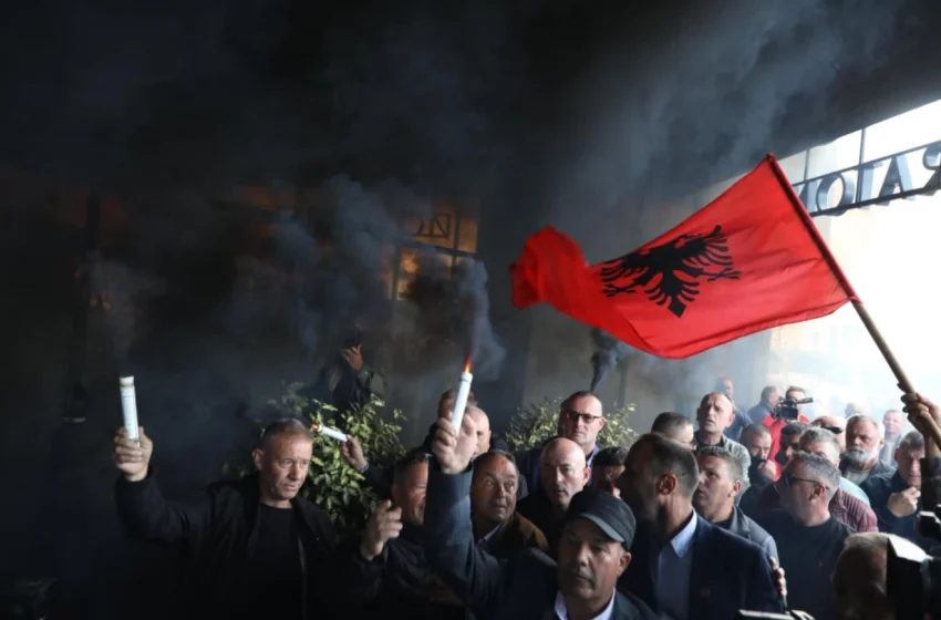 Pas protestave të veteranëve, Trendafilova anulon konferencën